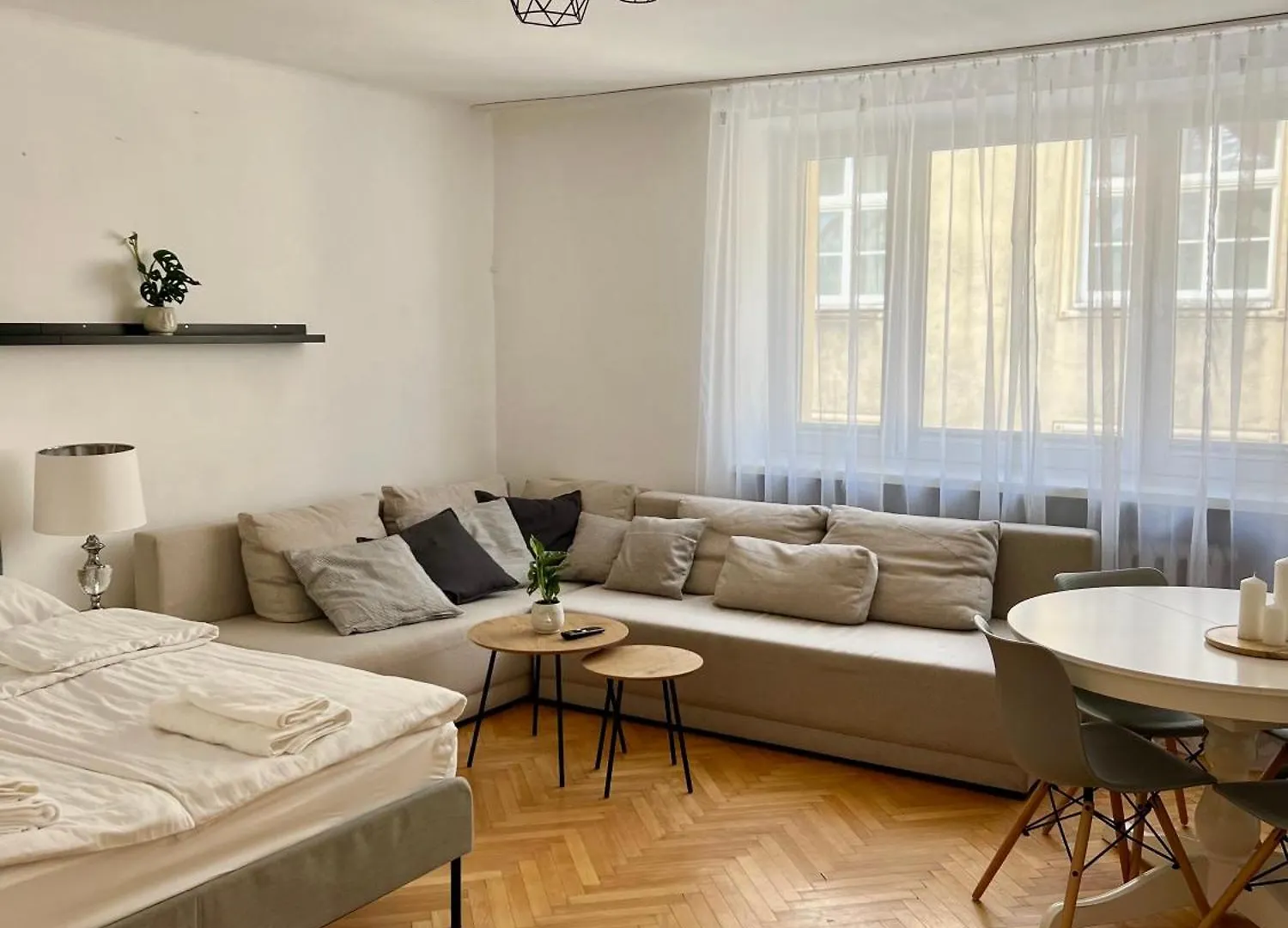 Tomasza Street Main Square Apartment contacts
